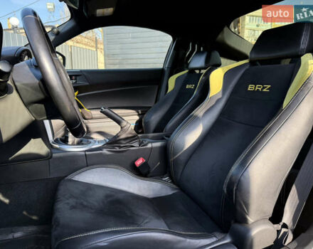 Желтый Субару БРЗ, объемом двигателя 2 л и пробегом 61 тыс. км за 11000 $, фото 8 на Automoto.ua