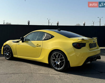 Желтый Субару БРЗ, объемом двигателя 2 л и пробегом 61 тыс. км за 11000 $, фото 3 на Automoto.ua