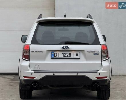 Белый Субару Форестер, объемом двигателя 2 л и пробегом 232 тыс. км за 7200 $, фото 18 на Automoto.ua