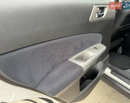 Белый Субару Форестер, объемом двигателя 2 л и пробегом 232 тыс. км за 7200 $, фото 46 на Automoto.ua