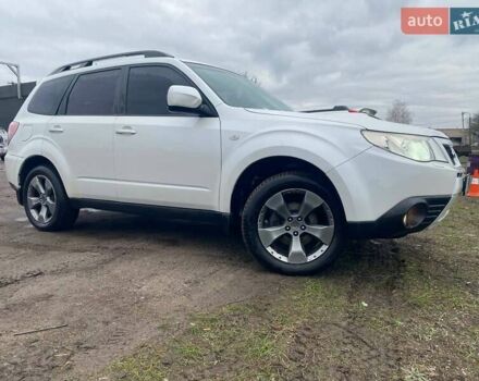 Белый Субару Форестер, объемом двигателя 2.5 л и пробегом 265 тыс. км за 8900 $, фото 2 на Automoto.ua