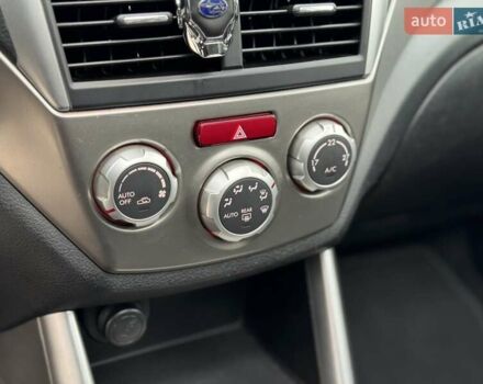 Белый Субару Форестер, объемом двигателя 2 л и пробегом 232 тыс. км за 7200 $, фото 29 на Automoto.ua