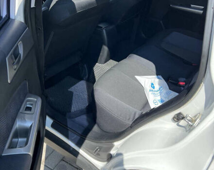 Белый Субару Форестер, объемом двигателя 1.99 л и пробегом 250 тыс. км за 7200 $, фото 3 на Automoto.ua