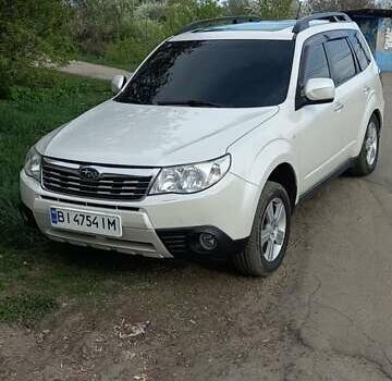 Білий Субару Forester, об'ємом двигуна 1.99 л та пробігом 181 тис. км за 10500 $, фото 1 на Automoto.ua