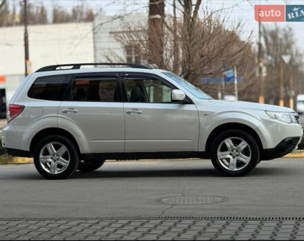 Субару Форестер 2010 в Харькове на Automoto.ua Белый Субару Форестер, объемом двигателя 1.99 л и пробегом 227 тыс. км за 7500 $, фото 2 на Automoto.ua