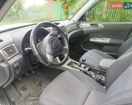 Белый Субару Форестер, объемом двигателя 2 л и пробегом 230 тыс. км за 10000 $, фото 10 на Automoto.ua