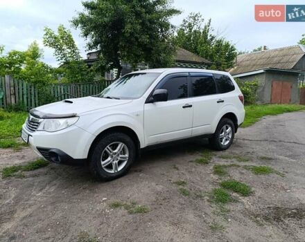 Белый Субару Форестер, объемом двигателя 2 л и пробегом 230 тыс. км за 10000 $, фото 5 на Automoto.ua