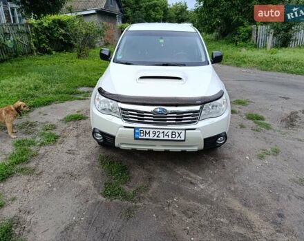 Белый Субару Форестер, объемом двигателя 2 л и пробегом 230 тыс. км за 10000 $, фото 2 на Automoto.ua