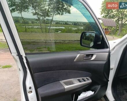 Белый Субару Форестер, объемом двигателя 2 л и пробегом 230 тыс. км за 10000 $, фото 11 на Automoto.ua