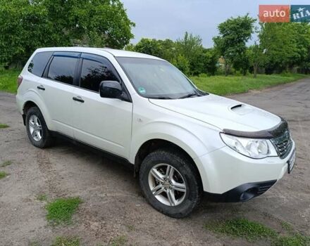 Белый Субару Форестер, объемом двигателя 2 л и пробегом 230 тыс. км за 10000 $, фото 6 на Automoto.ua