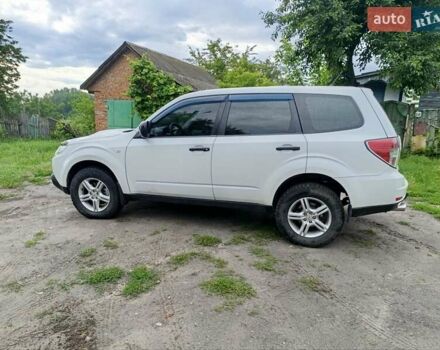 Белый Субару Форестер, объемом двигателя 2 л и пробегом 230 тыс. км за 10000 $, фото 9 на Automoto.ua