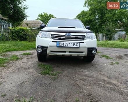 Белый Субару Форестер, объемом двигателя 2 л и пробегом 230 тыс. км за 10000 $, фото 4 на Automoto.ua
