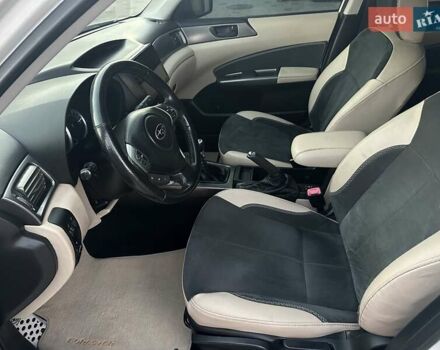 Белый Субару Форестер, объемом двигателя 2 л и пробегом 257 тыс. км за 8900 $, фото 4 на Automoto.ua