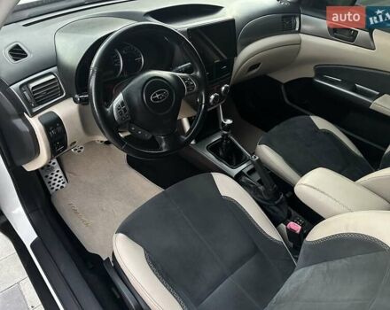 Белый Субару Форестер, объемом двигателя 2 л и пробегом 257 тыс. км за 8900 $, фото 5 на Automoto.ua