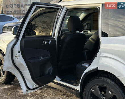 Білий Субару Forester, об'ємом двигуна 2 л та пробігом 203 тис. км за 10150 $, фото 38 на Automoto.ua