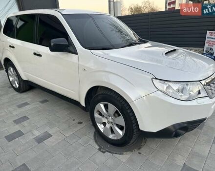 Белый Субару Форестер, объемом двигателя 2 л и пробегом 257 тыс. км за 8900 $, фото 1 на Automoto.ua