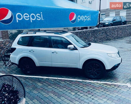 Белый Субару Форестер, объемом двигателя 2 л и пробегом 197 тыс. км за 9600 $, фото 3 на Automoto.ua