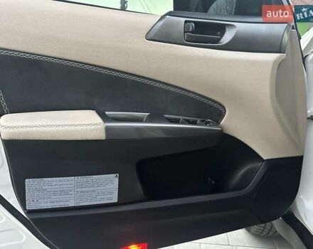 Белый Субару Форестер, объемом двигателя 2 л и пробегом 257 тыс. км за 8900 $, фото 9 на Automoto.ua