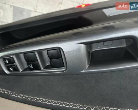 Белый Субару Форестер, объемом двигателя 2 л и пробегом 257 тыс. км за 8900 $, фото 10 на Automoto.ua