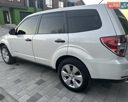 Белый Субару Форестер, объемом двигателя 2 л и пробегом 257 тыс. км за 8900 $, фото 3 на Automoto.ua