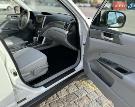 Білий Субару Forester, об'ємом двигуна 2.46 л та пробігом 194 тис. км за 9750 $, фото 26 на Automoto.ua