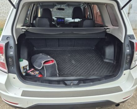 Белый Субару Форестер, объемом двигателя 2 л и пробегом 300 тыс. км за 8000 $, фото 4 на Automoto.ua