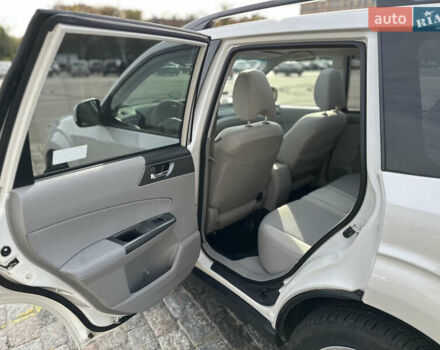 Білий Субару Forester, об'ємом двигуна 2.46 л та пробігом 194 тис. км за 9750 $, фото 31 на Automoto.ua
