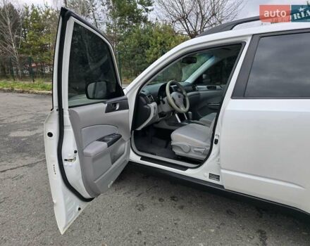 Білий Субару Forester, об'ємом двигуна 2.5 л та пробігом 232 тис. км за 9499 $, фото 19 на Automoto.ua