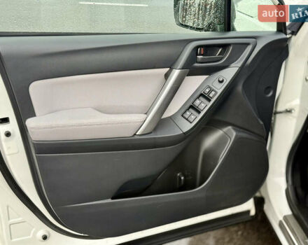 Белый Субару Форестер, объемом двигателя 2.46 л и пробегом 202 тыс. км за 12400 $, фото 11 на Automoto.ua