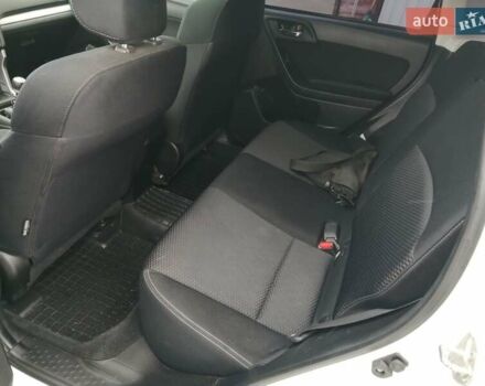 Белый Субару Форестер, объемом двигателя 2 л и пробегом 191 тыс. км за 14000 $, фото 6 на Automoto.ua