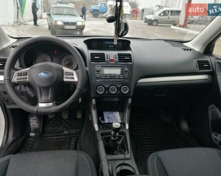 Белый Субару Форестер, объемом двигателя 2 л и пробегом 191 тыс. км за 14000 $, фото 4 на Automoto.ua