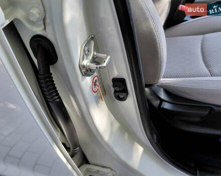 Білий Субару Forester, об'ємом двигуна 2.5 л та пробігом 75 тис. км за 13600 $, фото 63 на Automoto.ua