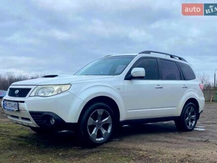 Белый Субару Форестер, объемом двигателя 2.5 л и пробегом 265 тыс. км за 8900 $, фото 1 на Automoto.ua