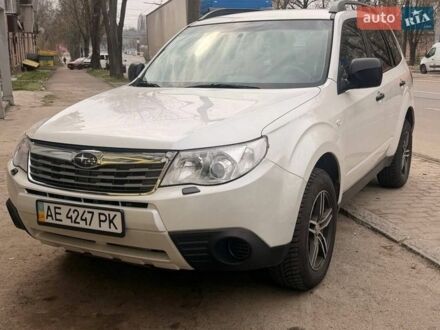 Белый Субару Форестер, объемом двигателя 2 л и пробегом 250 тыс. км за 8300 $, фото 1 на Automoto.ua