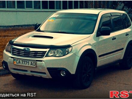 Білий Субару Forester, об'ємом двигуна 2 л та пробігом 300 тис. км за 6800 $, фото 1 на Automoto.ua
