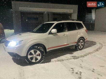 Субару Форестер 2010 в Староконстантинов на Automoto.ua Белый Субару Форестер, объемом двигателя 2 л и пробегом 290 тыс. км за 7500 $, фото 1 на Automoto.ua