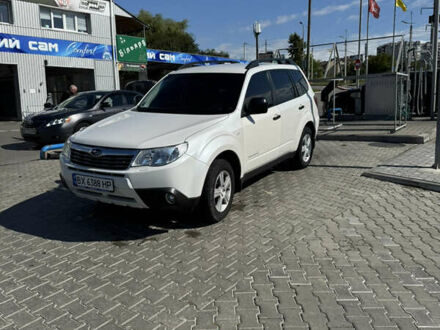 Субару Форестер 2010 в Хмельницком на Automoto.ua Белый Субару Форестер, объемом двигателя 1.99 л и пробегом 221 тыс. км за 9700 $, фото 1 на Automoto.ua