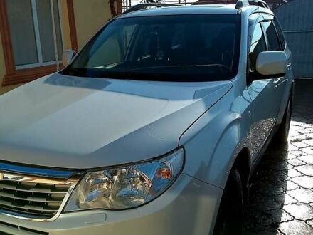 Белый Субару Форестер, объемом двигателя 2 л и пробегом 170 тыс. км за 9800 $, фото 1 на Automoto.ua