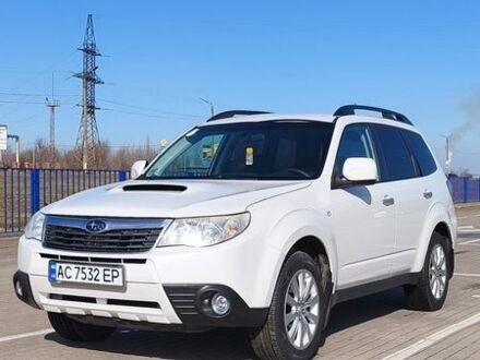 Белый Субару Форестер, объемом двигателя 2 л и пробегом 342 тыс. км за 10000 $, фото 1 на Automoto.ua