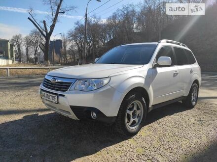 Субару Форестер 2010 в Киеве на Automoto.ua Белый Субару Форестер, объемом двигателя 2 л и пробегом 100 тыс. км за 9999 $, фото 1 на Automoto.ua