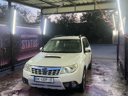 Білий Субару Forester, об'ємом двигуна 2 л та пробігом 370 тис. км за 11700 $, фото 1 на Automoto.ua