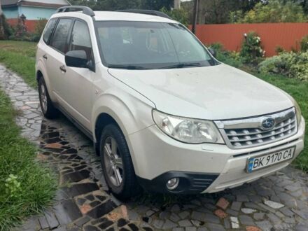 Білий Субару Forester, об'ємом двигуна 2 л та пробігом 196 тис. км за 11000 $, фото 1 на Automoto.ua