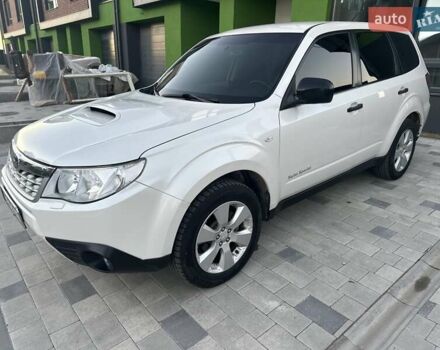 Белый Субару Форестер, объемом двигателя 2 л и пробегом 257 тыс. км за 8900 $, фото 1 на Automoto.ua