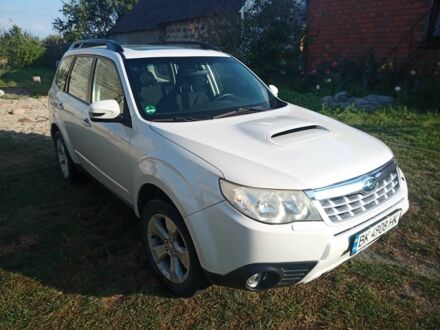 Субару Форестер 2011 в Дубровице на Automoto.ua Белый Субару Форестер, объемом двигателя 2 л и пробегом 265 тыс. км за 8500 $, фото 1 на Automoto.ua
