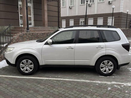Субару Форестер 2011 в Киеве на Automoto.ua Белый Субару Форестер, объемом двигателя 1.99 л и пробегом 179 тыс. км за 11000 $, фото 1 на Automoto.ua