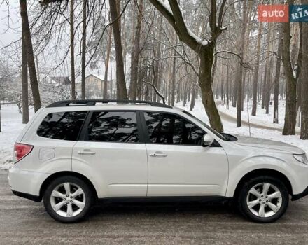 Белый Субару Форестер, объемом двигателя 2 л и пробегом 175 тыс. км за 10999 $, фото 1 на Automoto.ua