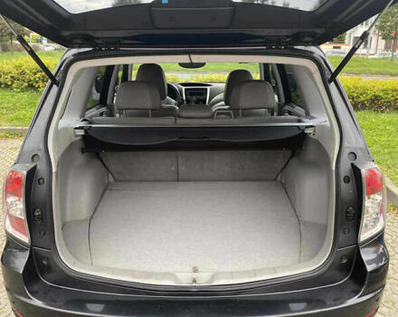 Черный Субару Форестер, объемом двигателя 2 л и пробегом 300 тыс. км за 6200 $, фото 5 на Automoto.ua