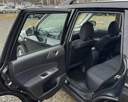 Черный Субару Форестер, объемом двигателя 1.99 л и пробегом 225 тыс. км за 9300 $, фото 16 на Automoto.ua