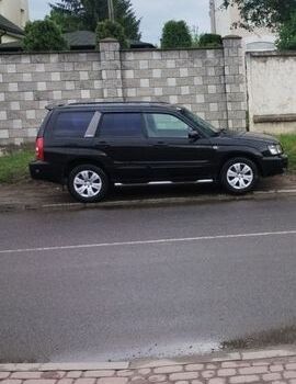 Черный Субару Форестер, объемом двигателя 2 л и пробегом 330 тыс. км за 4000 $, фото 1 на Automoto.ua