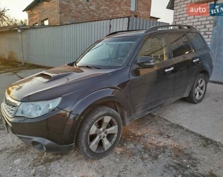 Черный Субару Форестер, объемом двигателя 2 л и пробегом 250 тыс. км за 11000 $, фото 1 на Automoto.ua
